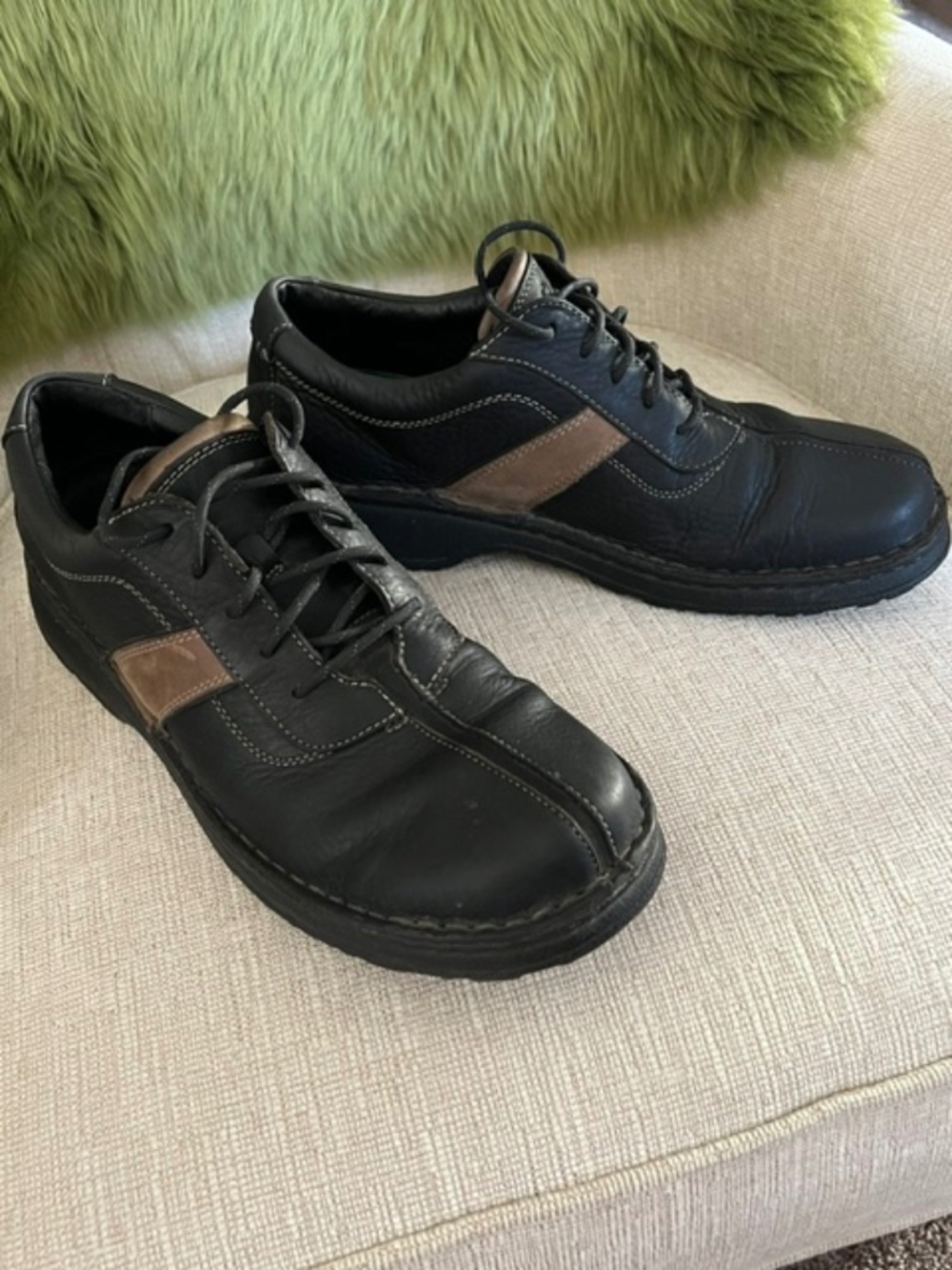 Clarks Men's Black Leather Casual Shoes with Tan Stripe Size 11.5